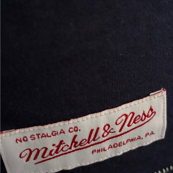 Vancouver Canucks Mitchell and Ness T - Picture 3 of 4